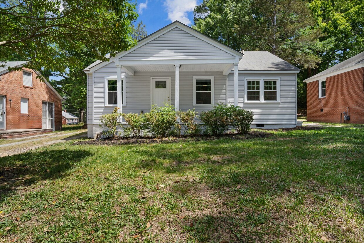 Foto principal - 3 Bedroom, 1 Bathroom Home in Durham