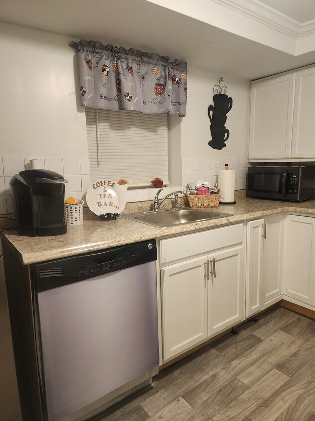 Foto principal - 1360 Ellis Rd