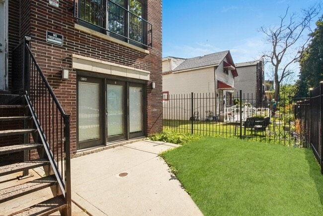 Building Photo - 4126 W Maypole Ave