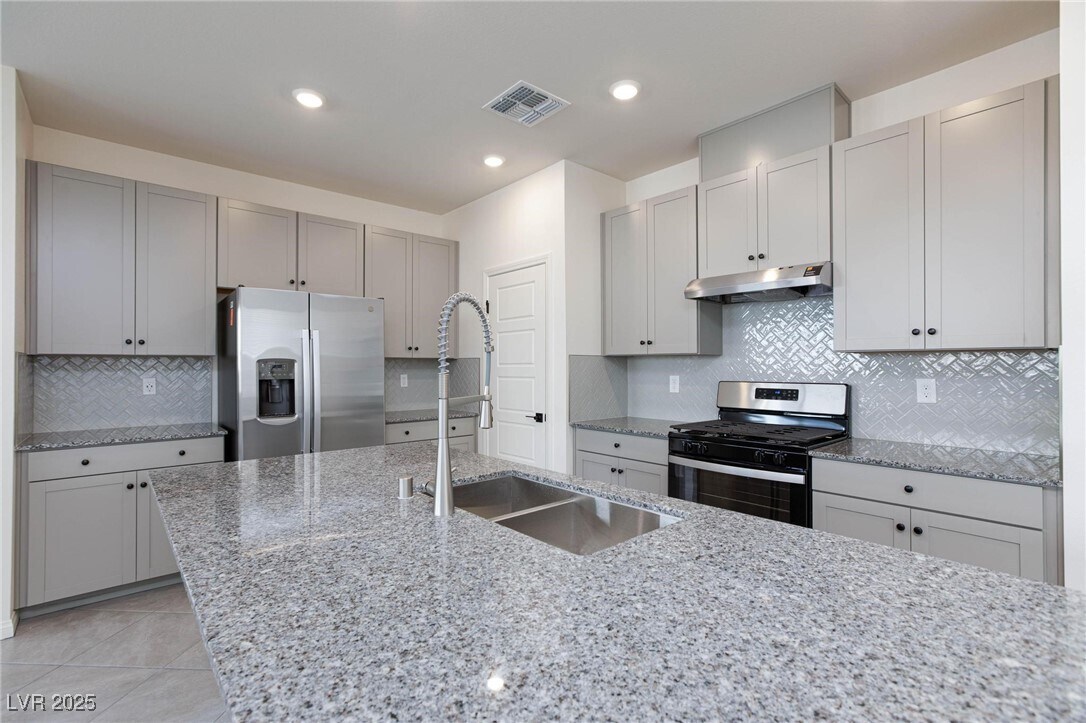 Foto principal - 9086 Nostrand Ave