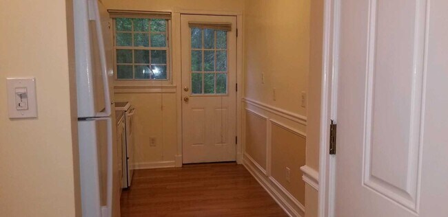 Building Photo - 5 Wildwood Dr