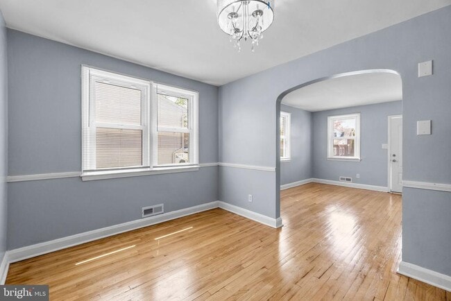 Building Photo - 5422 Clifton Ave