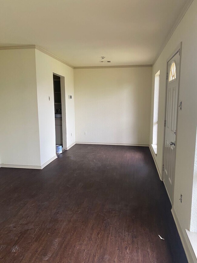 Foto del edificio - 3-BEDROOM HOME IN SOUTHEAST SIDE