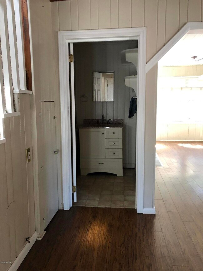Foto del edificio - 220 Wisteria Ln