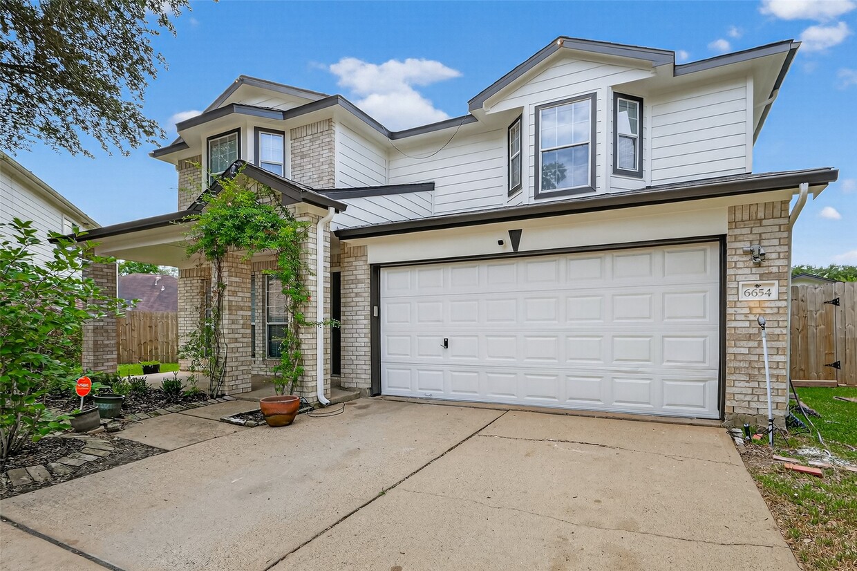 Foto principal - 6654 Stonefort Ct