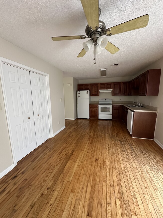Building Photo - 312 Edmond Dr