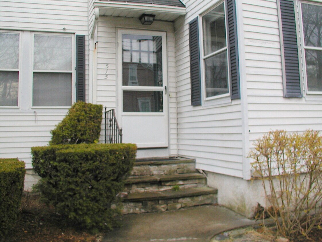 515 Morris Ave, Providence, RI 02906 Townhome Rentals in Providence