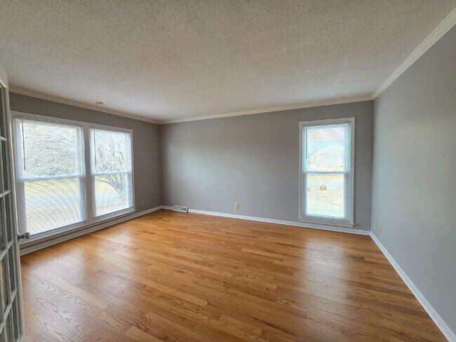 Building Photo - 991 Haggard Dr