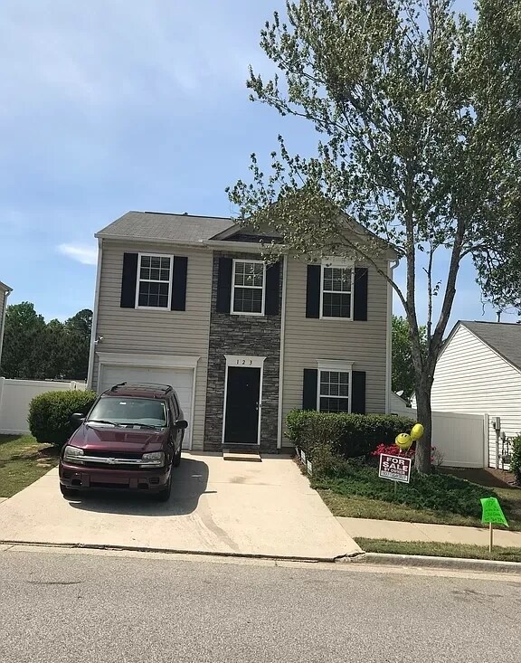 Building Photo - 123 Oak Grove Pl