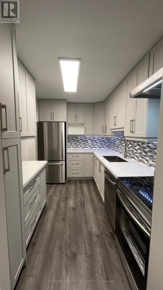 Building Photo - 541 Blackthorn Ave