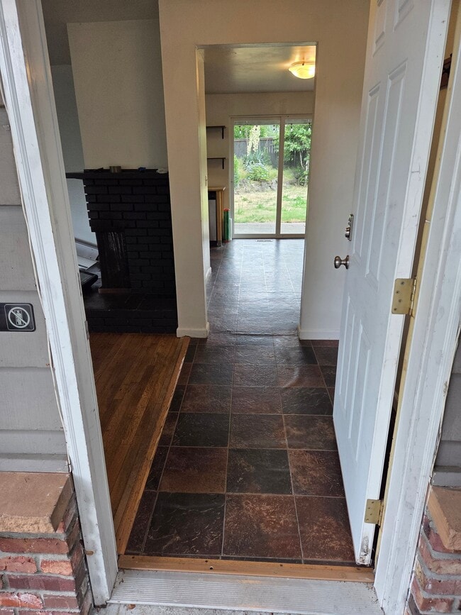 Building Photo - 216 Jericho Ave NE