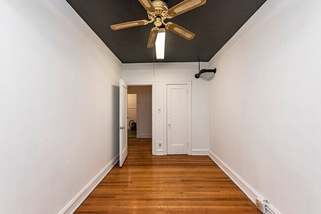 Foto del edificio - 5704 S Harper Ave