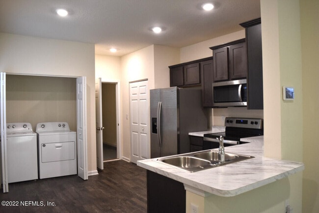 Building Photo - 921 Spirit Pt Ct