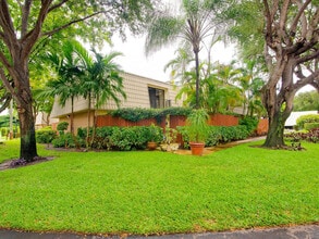 Building Photo - 1700 Embassy Dr