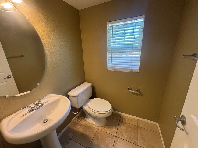 Foto del edificio - 24077 Whitewater Dr