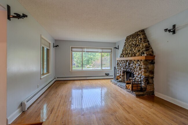Foto del edificio - Live Large – Gorgeous Home with 4 Beds, 3 ...