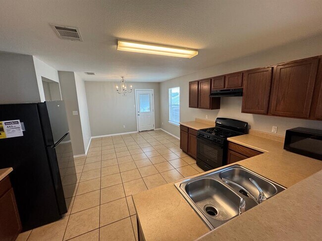 Building Photo - 6733 Plains Crest Dr
