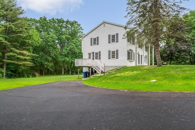 Building Photo - 352 Mammoth Rd