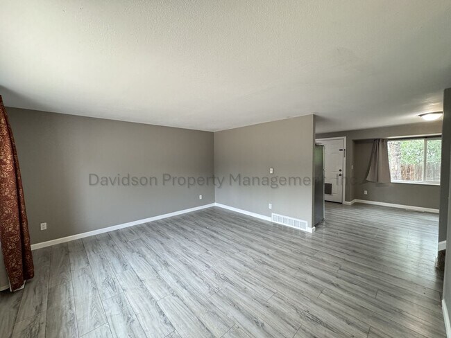 Building Photo - Charming 4 Bedroom Tri-level House in Southeast Colorado Springs