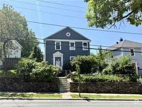 Building Photo - 45 Rochambeau Ave