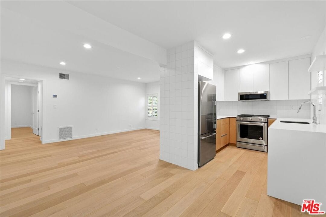 Primary Photo - 612 Huntley Dr