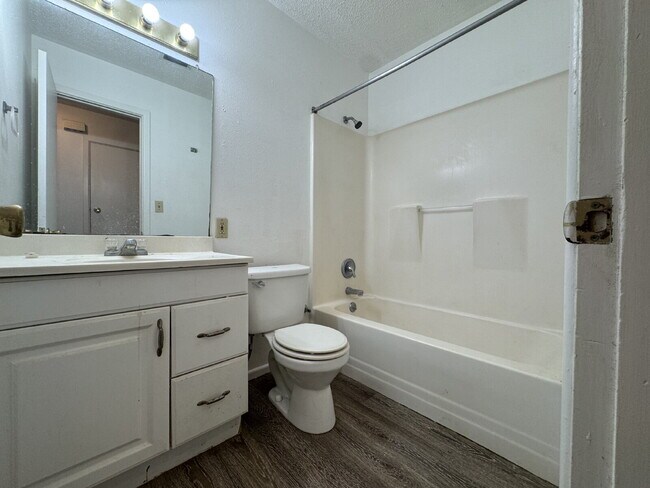 Building Photo - "Charming & Cozy 2-Bedroom Home in Lorenzo...