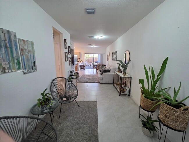 Foto del edificio - 466 NE 12th St