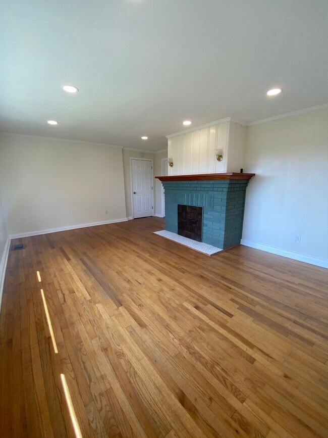 Foto del edificio - PRE-LEASE JULY 15th! - Adorable 4 bedroom 2.5 bath house in Athens, Ga.