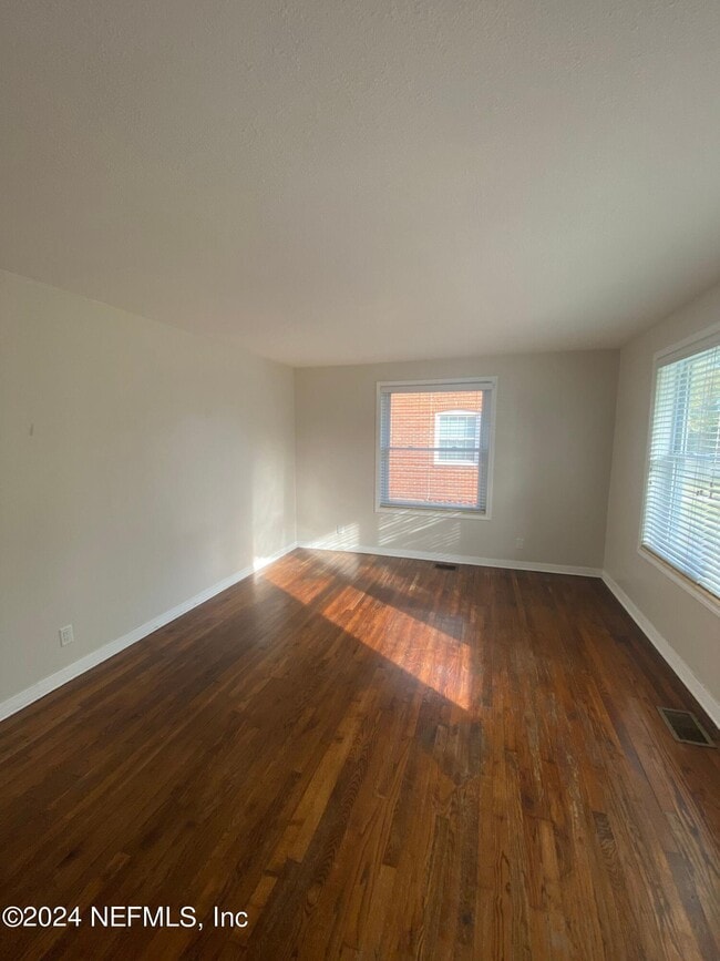 Building Photo - 1253 Belmont Terrace