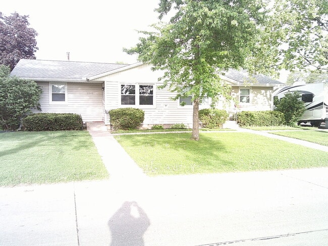 Building Photo - 2223 Merry Oaks Ln