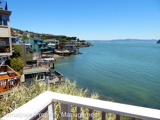 Foto del edificio - 2078 Paradise Dr