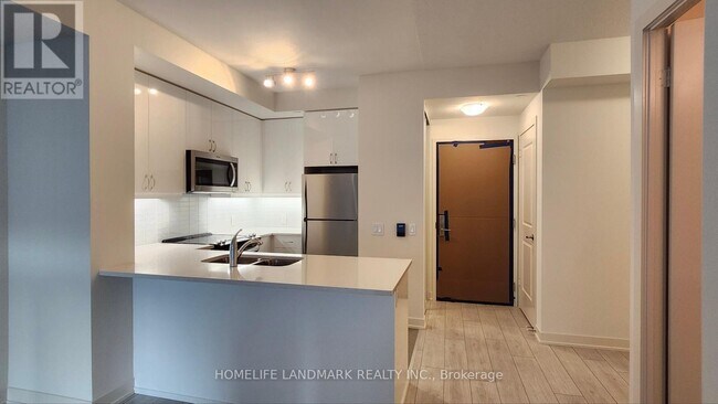 Photo du bâtiment - 4955-4955 Yonge St