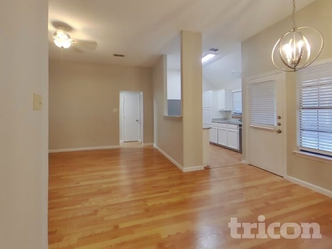 Building Photo - 1027 Brittany Dr