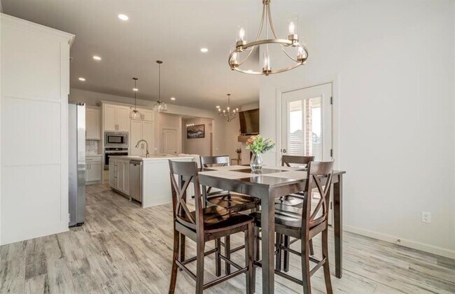 Building Photo - 2509 Crystal Creek Dr