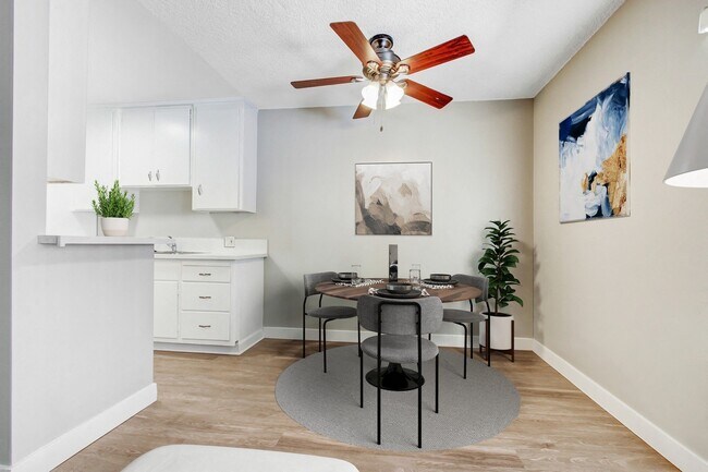 Foto del edificio - The McLaughlin Avenue Apartments