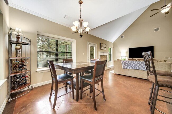 Building Photo - 1406 River Oaks Dr