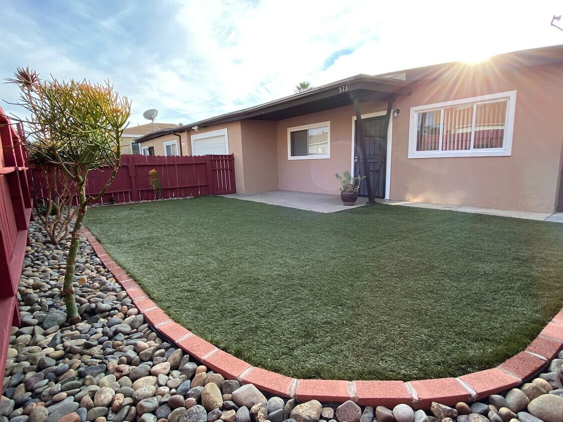 Primary Photo - Charming 2 Bedroom IB Duplex Unit