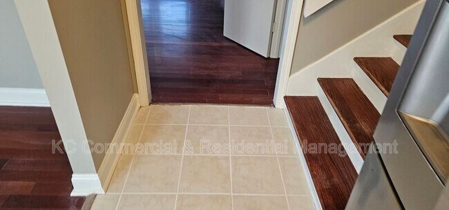 Foto del edificio - 608 NW Springwood Dr