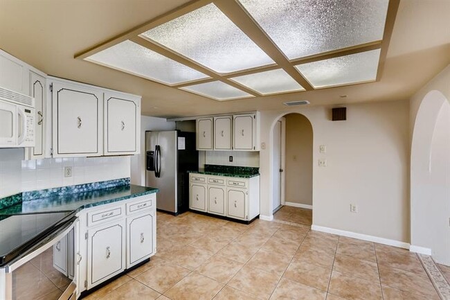 Building Photo - 527 Wayfarer Dr, Tarpon Springs, FL, 34689