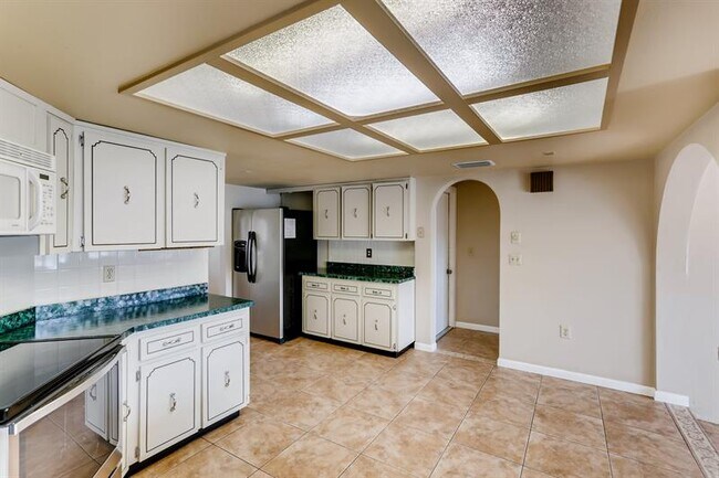 Foto del edificio - 527 Wayfarer Dr, Tarpon Springs, FL, 34689