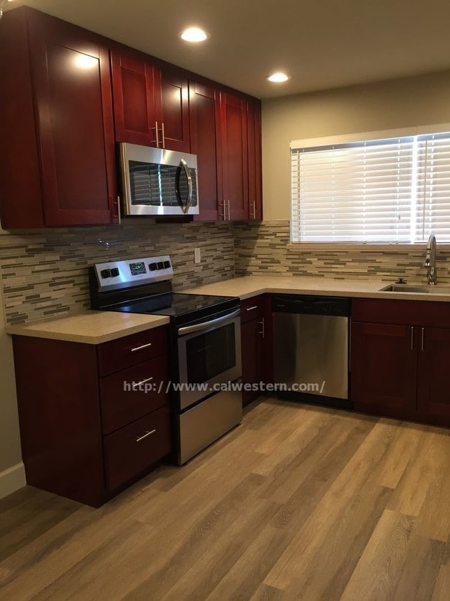 Building Photo - Remodeled 2 bedroom 2 Bathroom Apartment