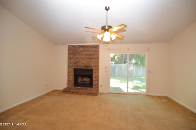 Building Photo - 1955 Rolling Ridge Dr