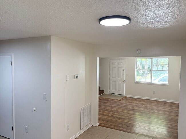 Foto del edificio - Affordable 2 bedroom Duplex w/Yard