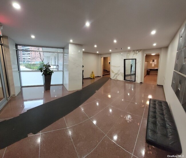 Foto del edificio - 98-20 62nd Dr