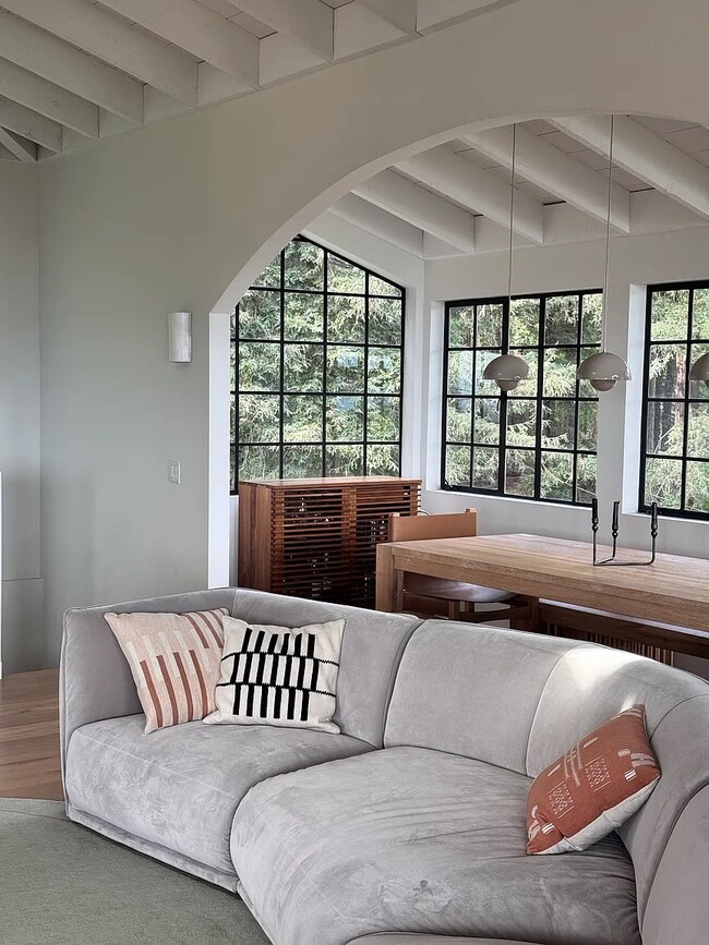 Building Photo - 173 Summit Dr