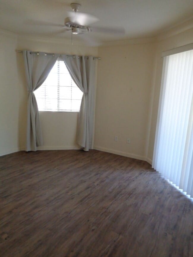 Building Photo - Spacious 2 bedroom condo in north Phoenix!...