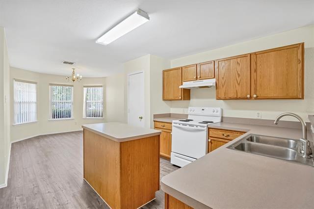 Foto del edificio - 1605 Crestwood Dr