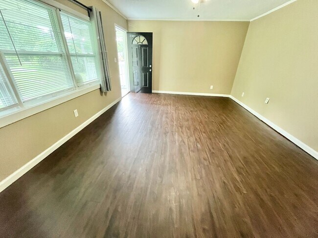 Foto del edificio - 4415 Oak St