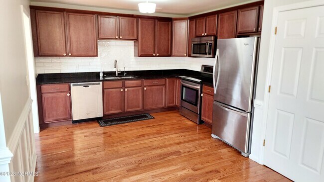 Foto del edificio - 614 Kings Arm Ct