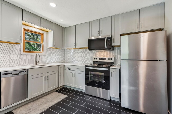 Building Photo - 325 Quantico Ln N